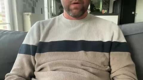 chris13abcd online show from November 6, 2025, 1:23 pm