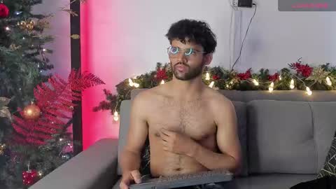 Im Chirs IM MODEL INDEPENDT online show from December 2, 2024, 7:38 pm