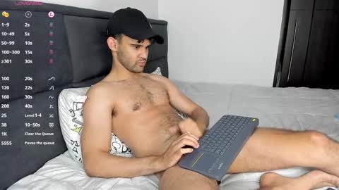 Im Chirs IM MODEL INDEPENDT online show from January 13, 2025, 11:17 pm