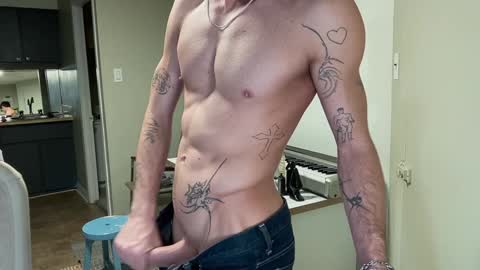 Content creator  artist online show from January 3, 2025, 10:41 am