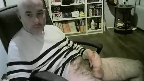 chrisprngr online show from April 7, 2026, 5:02 pm