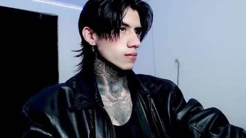 CHRIS  INDEPENT MODEL online show from February 13, 2025, 5:05 am