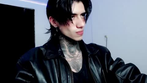 CHRIS  INDEPENT MODEL online show from February 13, 2025, 9:17 pm