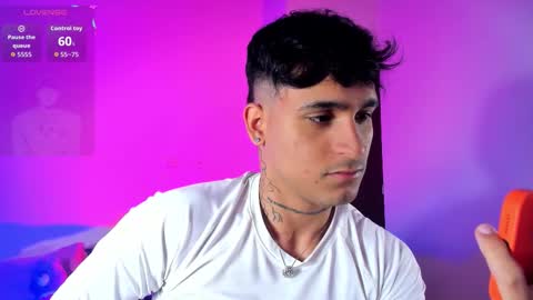 Snapshot of chriss_wg_ chatting on November 14, 2025, 10:51 pm Christian Wang online show from November 14, 2025, 10:51 pm