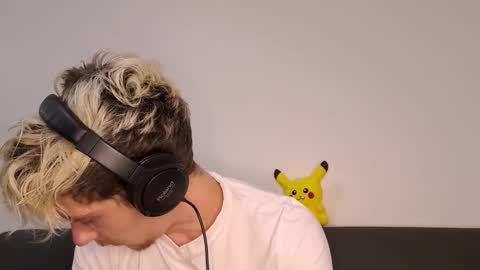 Christopher online show from October 21, 2025, 11:27 pm