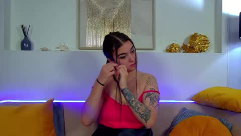 Christina online show from October 16, 2025, 6:42 pm