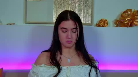 Christina online show from November 18, 2025, 6:34 pm