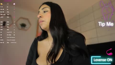 Christine  online show from October 8, 2025, 12:03 pm