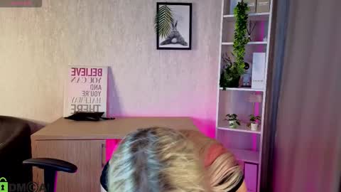 hristy3 online show from December 4, 2025, 1:04 am