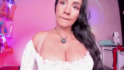 Snapshot of christymilk1 chatting on November 19, 2025, 12:43 am christy online show from November 19, 2025, 12:43 am