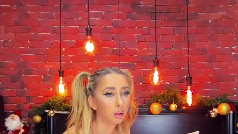 christyna_ross online show from December 29, 2024, 11:39 pm