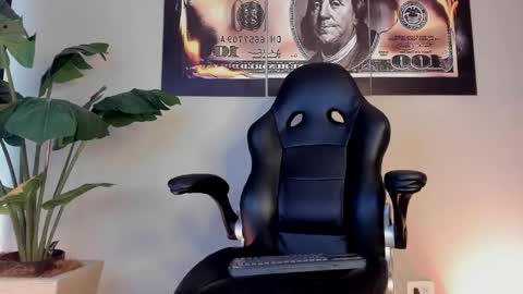 Snapshot of chrizmacgregor chatting on May 16, 2026, 5:23 pm chrizmacgregor online show from May 16, 2026, 5:23 pm