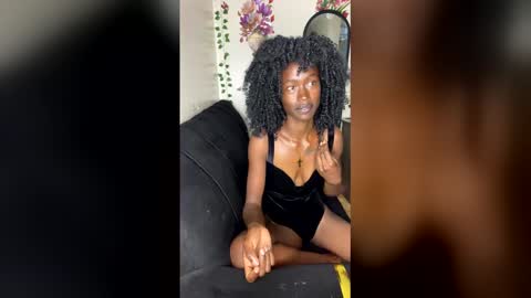 chroe22 online show from December 18, 2025, 8:53 am