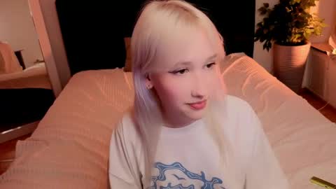 Snapshot of chrome_heartz chatting on May 16, 2026, 7:34 pm EvaBlonde TayaBrunette EliieBlack hair online show from May 16, 2026, 7:34 pm