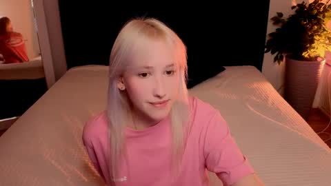 Snapshot of chrome_heartz chatting on May 17, 2026, 8:05 pm EvaBlonde TayaBrunette EliieBlack hair online show from May 17, 2026, 8:05 pm
