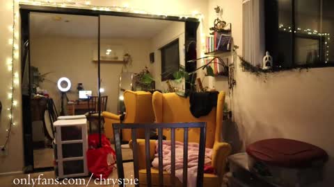 Snapshot of chrysanthulu chatting on October 4, 2025, 5:27 am Chrys online show from October 4, 2025, 5:27 am