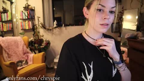 Snapshot of chrysanthulu chatting on October 10, 2025, 5:39 am Chrys online show from October 10, 2025, 5:39 am