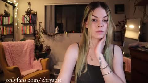 Snapshot of chrysanthulu chatting on October 15, 2025, 5:18 am Chrys online show from October 15, 2025, 5:18 am