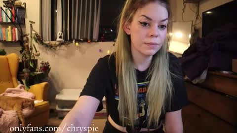 Snapshot of chrysanthulu chatting on October 18, 2025, 5:32 am Chrys online show from October 18, 2025, 5:32 am