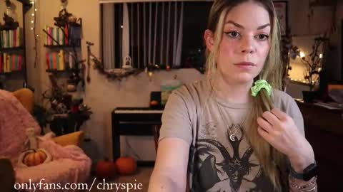 Snapshot of chrysanthulu chatting on October 24, 2025, 5:26 am Chrys online show from October 24, 2025, 5:26 am