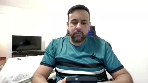 Snapshot of chupamelabi chatting on April 4, 2026, 3:38 am Guillote online show from April 4, 2026, 3:38 am