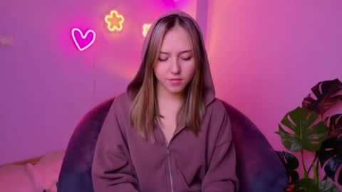 cindylovesmith online show from May 27, 2026, 4:09 am