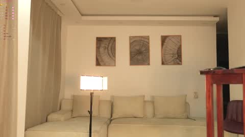 Snapshot of cinnamon__criss chatting on May 3, 2026, 11:44 pm cinnamon__criss online show from May 3, 2026, 11:44 pm