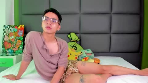 Snapshot of cinnamon_boyx chatting on March 4, 2025, 11:00 pm Cinna Boy online show from March 4, 2025, 11:00 pm