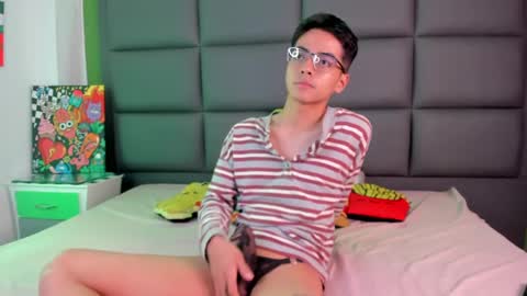 Snapshot of cinnamon_boyx chatting on March 7, 2025, 11:16 pm Cinna Boy online show from March 7, 2025, 11:16 pm