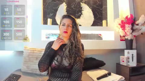 Cinthya  online show from November 10, 2025, 12:26 pm