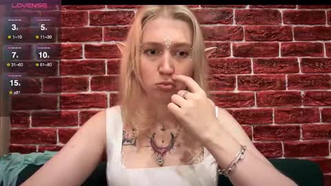 citrusblissss online show from October 31, 2025, 3:02 pm