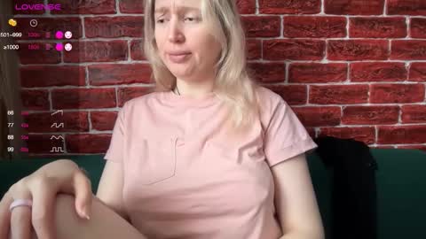 citrusblissss online show from November 26, 2025, 3:29 am