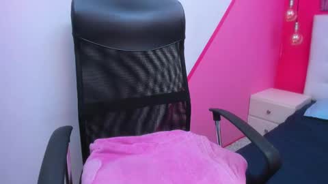 Snapshot of claire_aristizabal chatting on February 2, 2025, 4:15 am claire aristizabal online show from February 2, 2025, 4:15 am