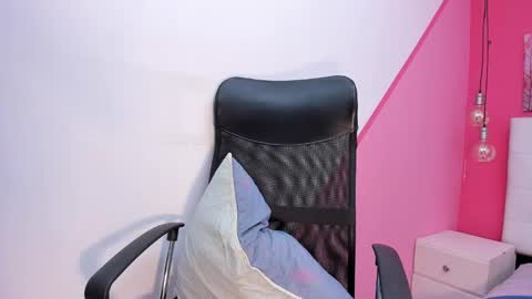 Snapshot of claire_aristizabal chatting on February 8, 2025, 11:01 am claire aristizabal online show from February 8, 2025, 11:01 am