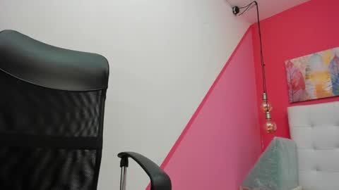 Snapshot of claire_aristizabal chatting on February 22, 2025, 3:34 am claire aristizabal online show from February 22, 2025, 3:34 am