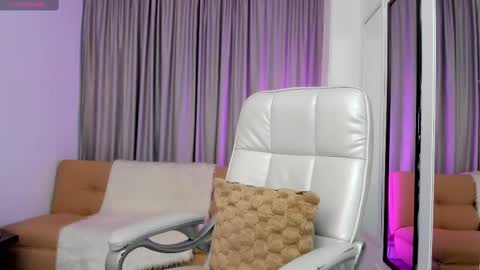 Snapshot of claire_aristizabal chatting on October 21, 2025, 9:59 pm claire aristizabal online show from October 21, 2025, 9:59 pm