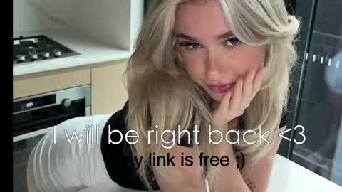 Snapshot of clairebabyy1 chatting on December 17, 2024, 1:18 am Claire online show from December 17, 2024, 1:18 am