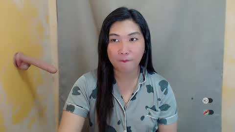 Snapshot of clairewntr_ chatting on December 16, 2024, 3:54 pm CLAIRE online show from December 16, 2024, 3:54 pm