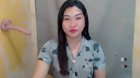 Snapshot of clairewntr_ chatting on December 17, 2024, 3:39 am CLAIRE online show from December 17, 2024, 3:39 am