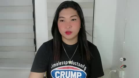 Snapshot of clairewntr_ chatting on February 3, 2025, 8:02 am CLAIRE online show from February 3, 2025, 8:02 am