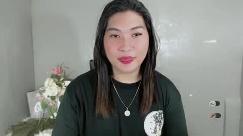 Snapshot of clairewntr_ chatting on February 6, 2025, 8:29 am CLAIRE online show from February 6, 2025, 8:29 am