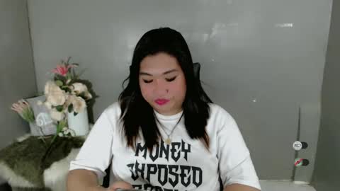 Snapshot of clairewntr_ chatting on February 13, 2025, 8:48 am CLAIRE online show from February 13, 2025, 8:48 am