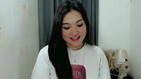 Snapshot of clairewntr_ chatting on October 20, 2025, 5:19 am CLAIRE online show from October 20, 2025, 5:19 am