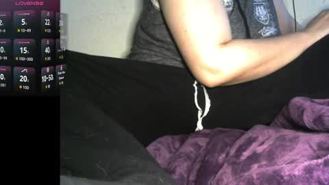 Snapshot of clamslamm11 chatting on November 2, 2025, 9:17 pm clamslamm11 online show from November 2, 2025, 9:17 pm