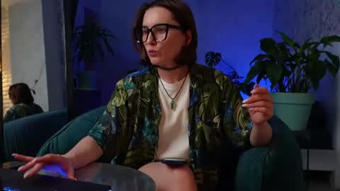Snapshot of clara_bendover chatting on June 21, 2026, 6:32 pm Clara online show from June 21, 2026, 6:32 pm