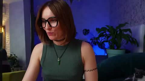 Snapshot of clara_bendover chatting on July 27, 2026, 5:42 pm Clara online show from July 27, 2026, 5:42 pm