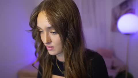 Clara smile online show from December 1, 2025, 7:30 pm