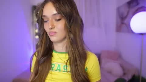 Clara smile online show from December 3, 2025, 7:34 pm