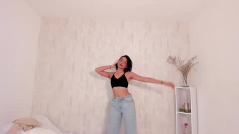 Snapshot of clara_tenssio chatting on January 9, 2025, 6:06 am Clara online show from January 9, 2025, 6:06 am