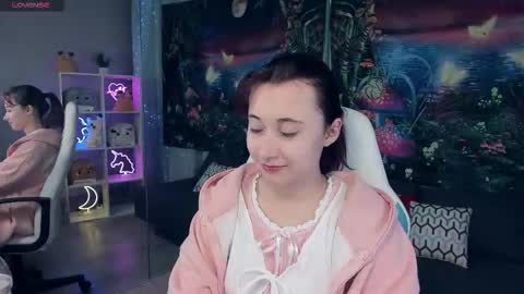 clarabenson online show from September 9, 2025, 7:02 pm